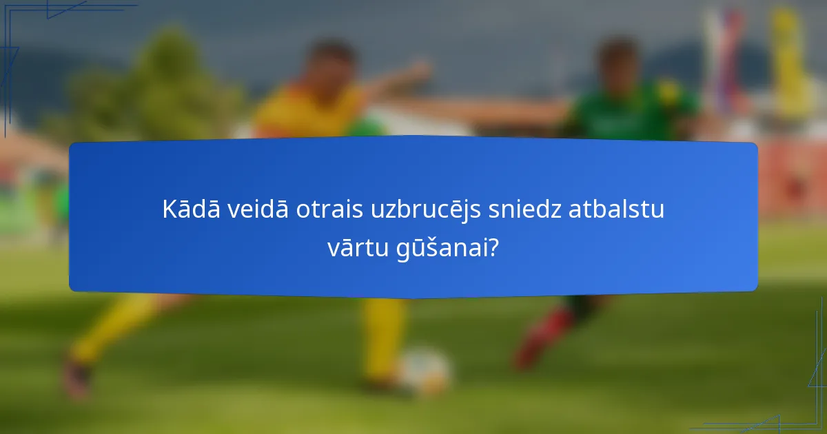 Kādā veidā otrais uzbrucējs sniedz atbalstu vārtu gūšanai?